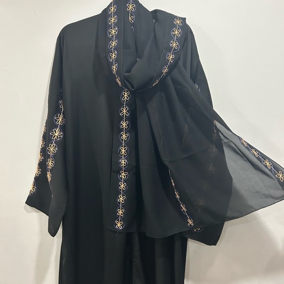 Black Royal dress - Picture 2 of 2